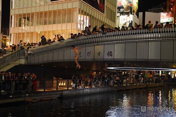 衝撃的!オランダの運河、海の水はうんこ!_バクテリアだらけで下痢注意!